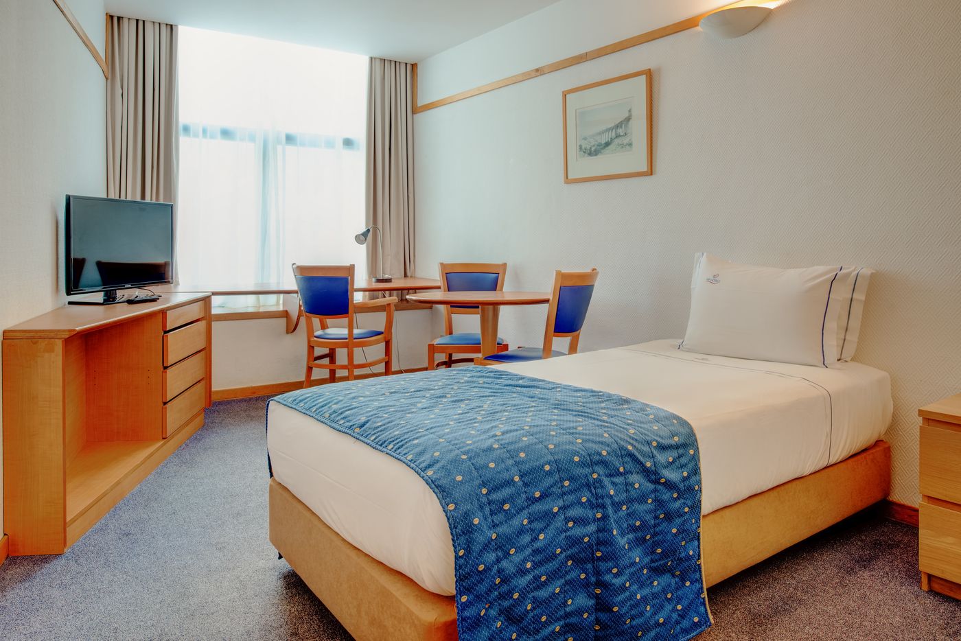 VIP-Executive-Suites-Eden-Room-6