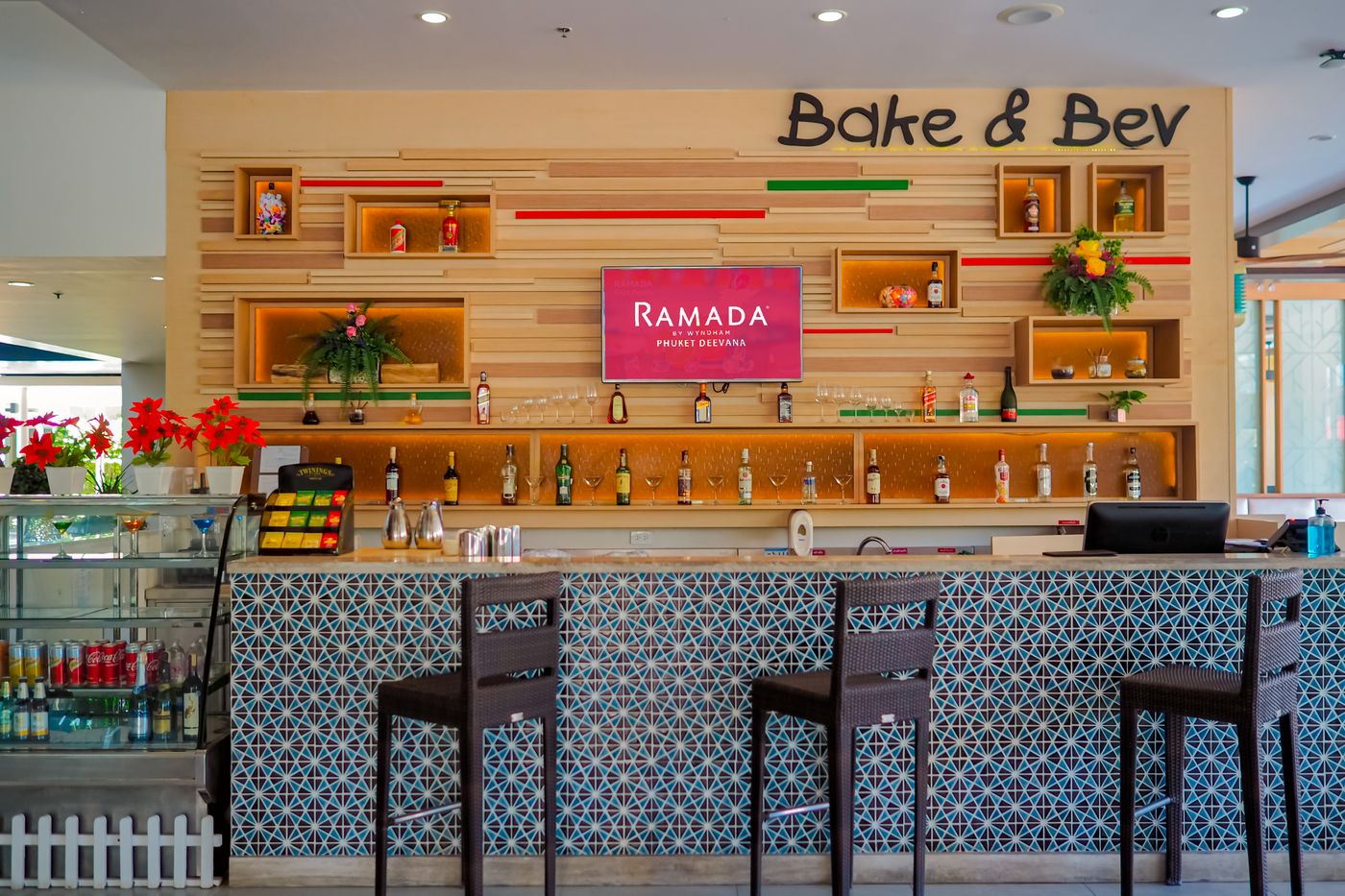 Ramada-By-Wyndham-Phuket-Deevana-Restaurant-68