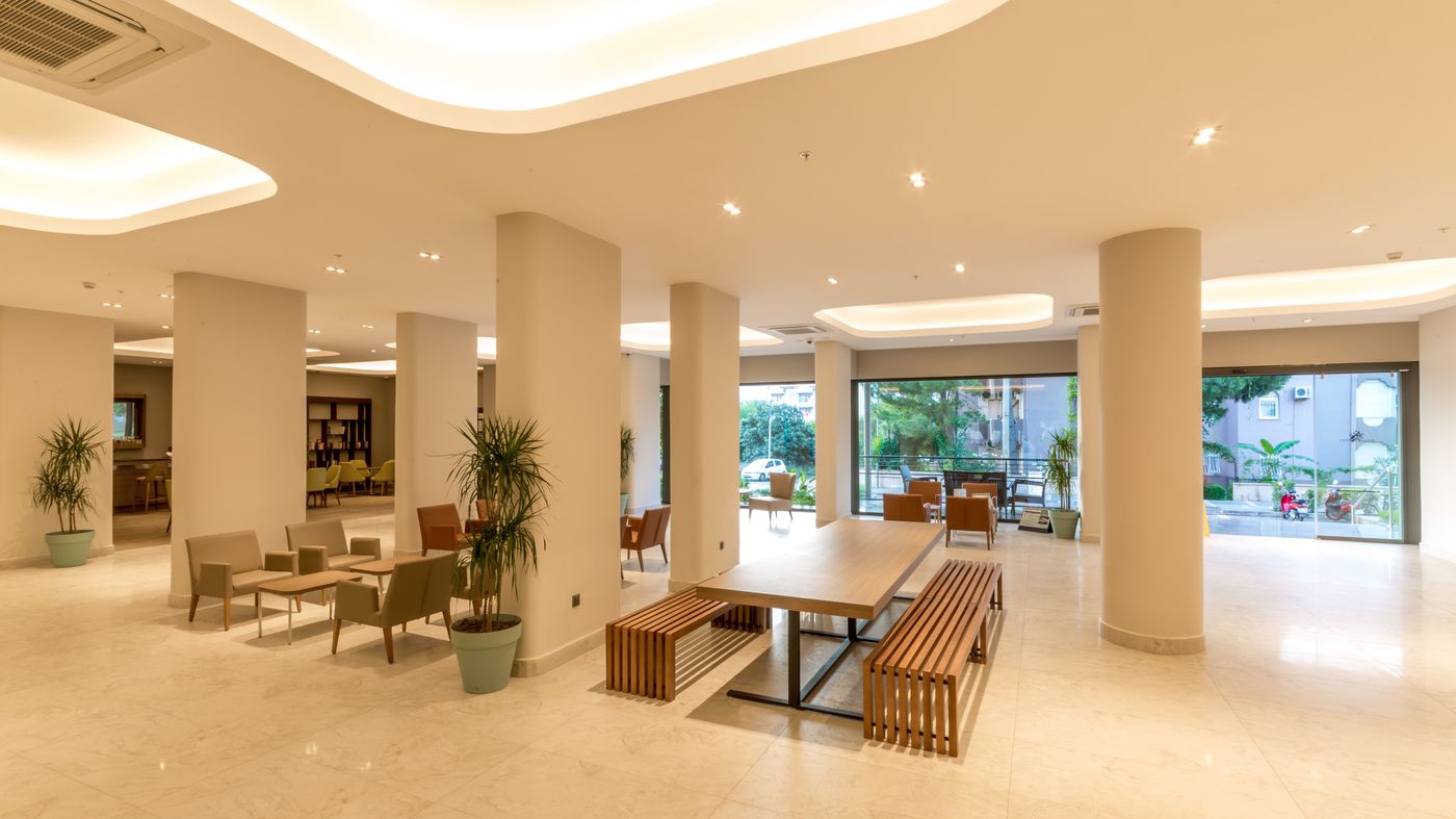 Julian-Club-Hotel-Lobby-36