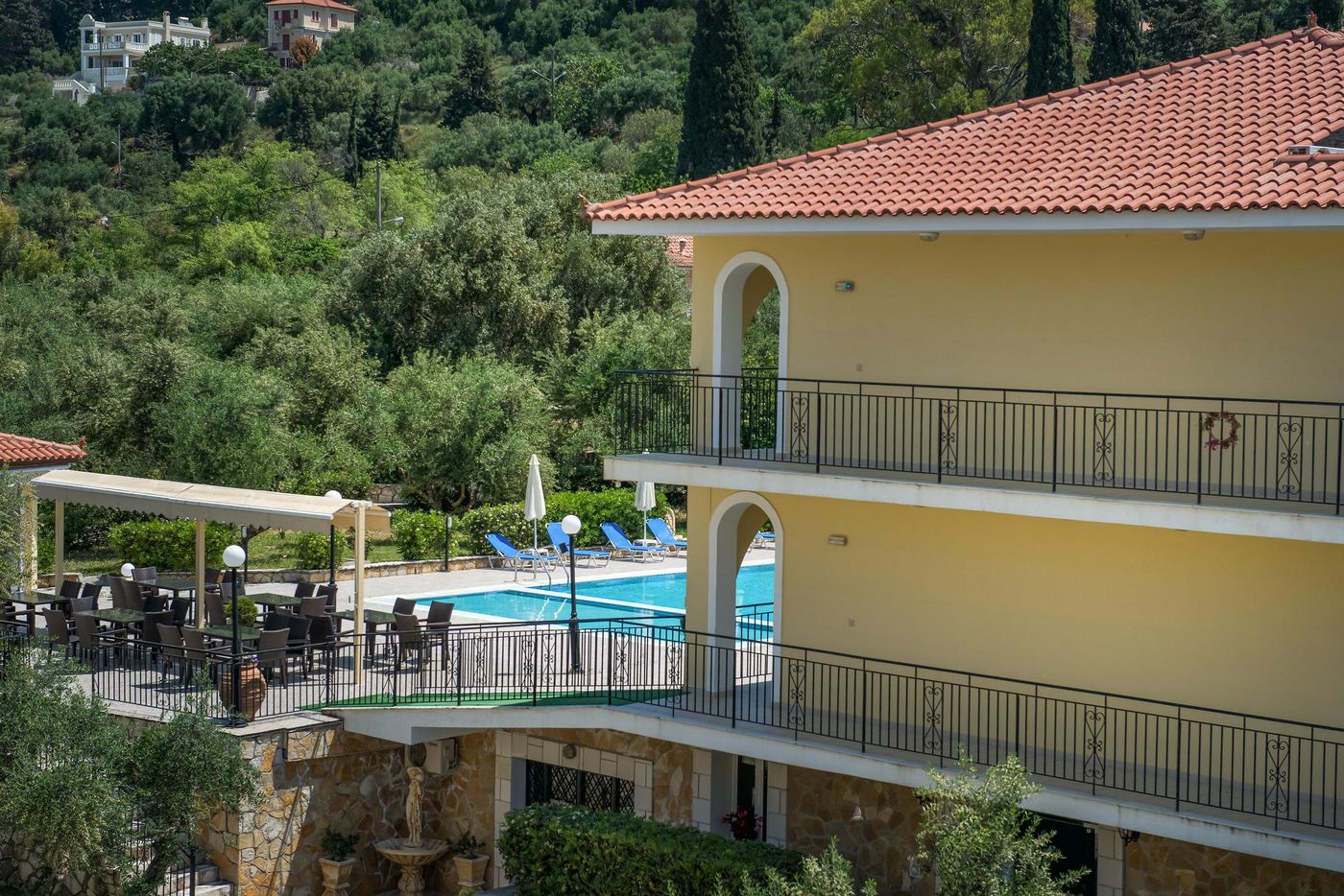 Varres-Hotel-General-view-9