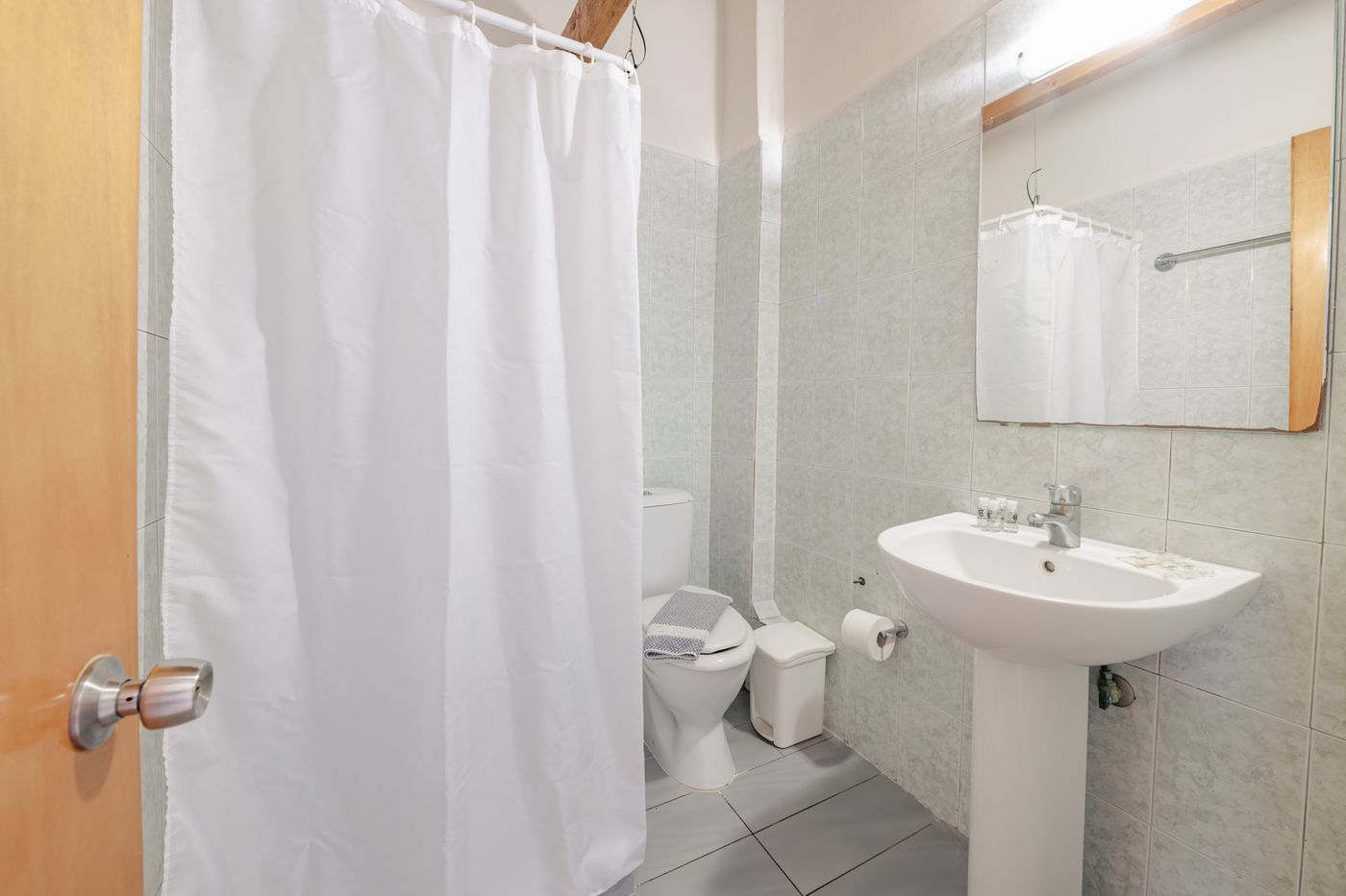 Canadian-Hotel-Room-42