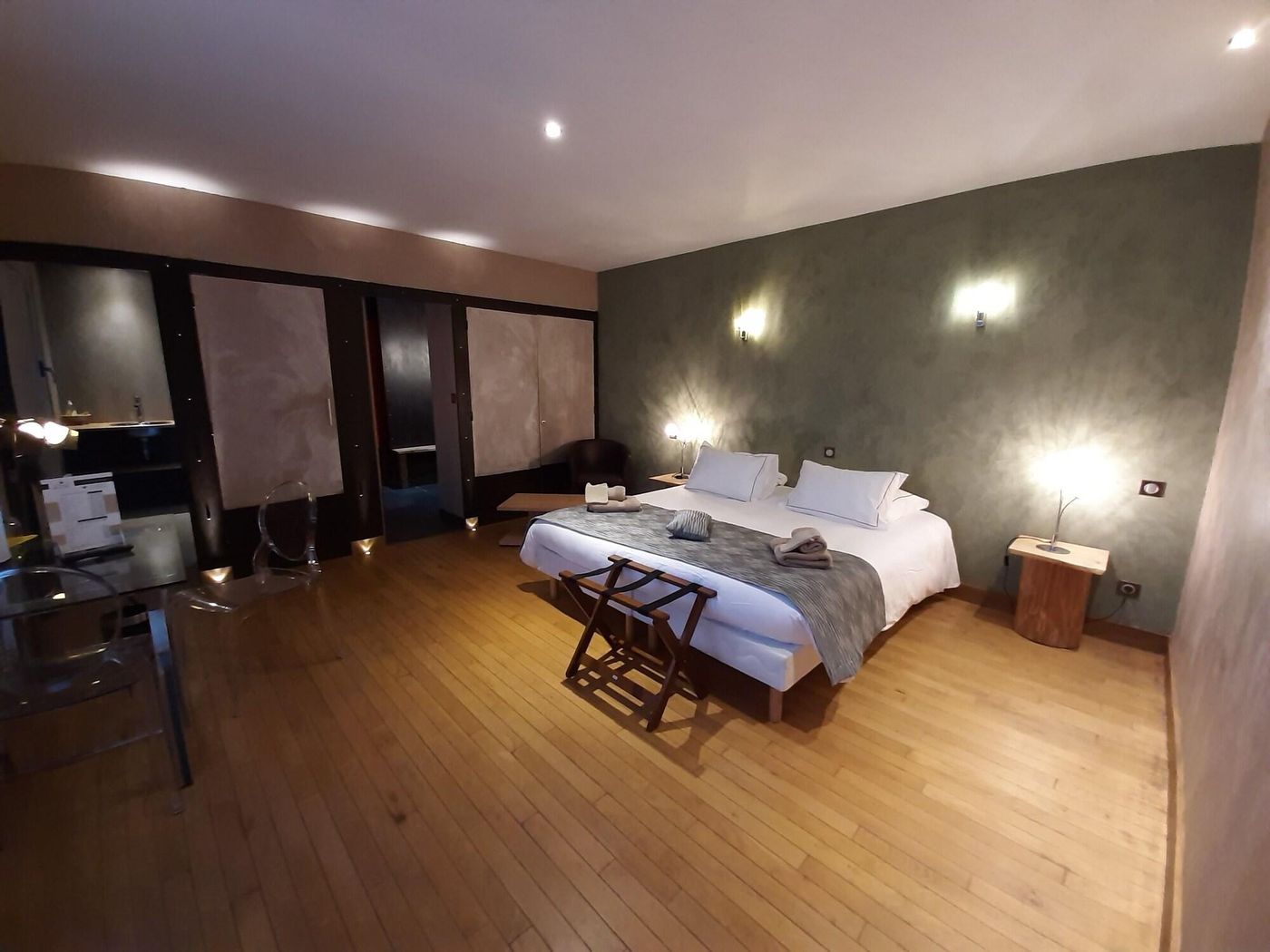 Le Clos Du Bois Joli - France - Lagnieu - Room - 8