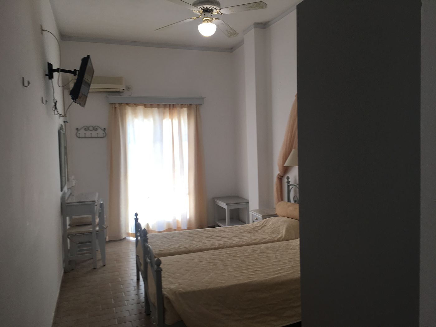 Avra-Santorini-Room-19