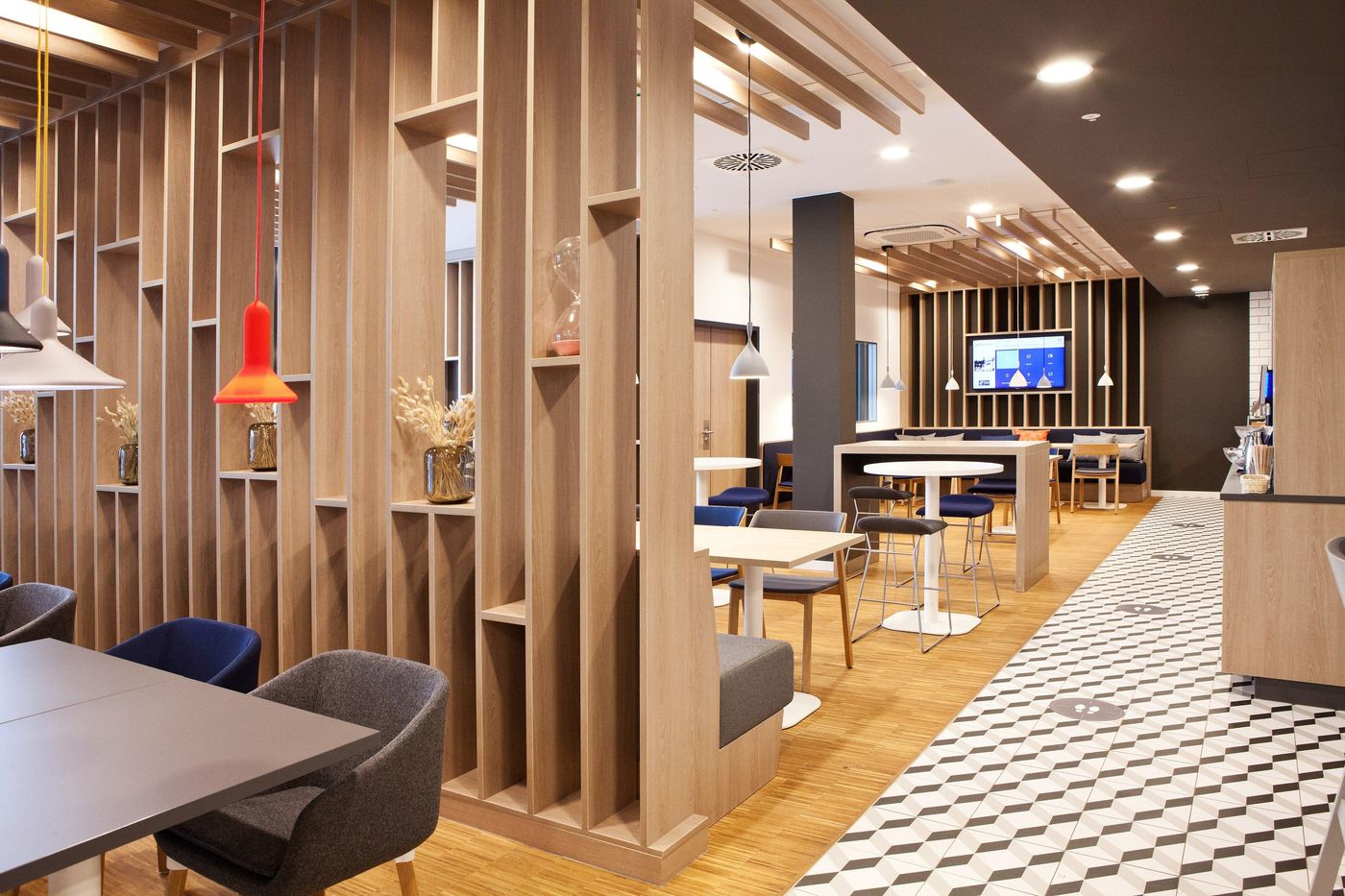 Holiday-Inn-Express-Munich---Olympiapark-Restaurant-17