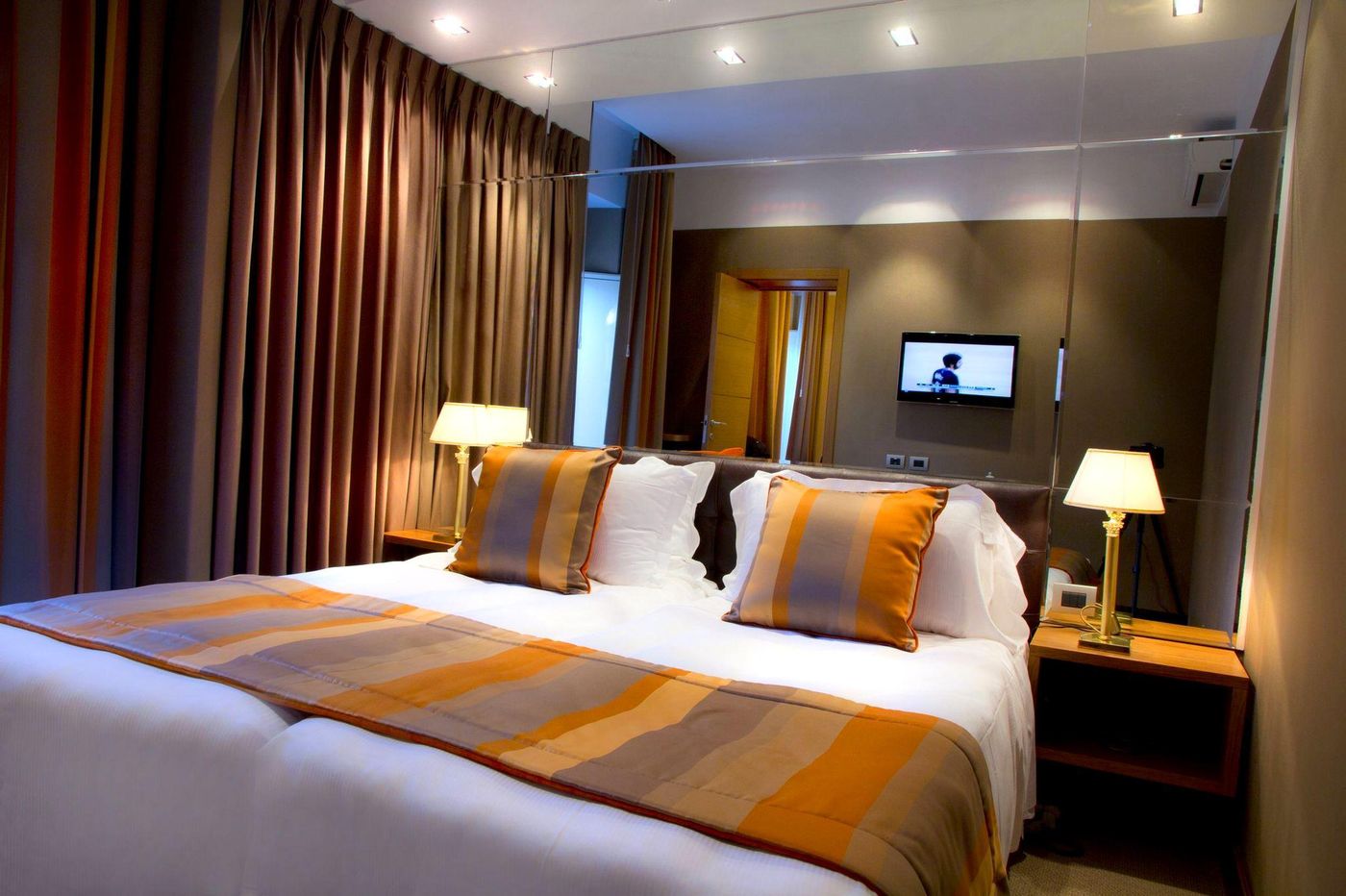 Marcella-Royal-Rooftop-Garden-Room-34