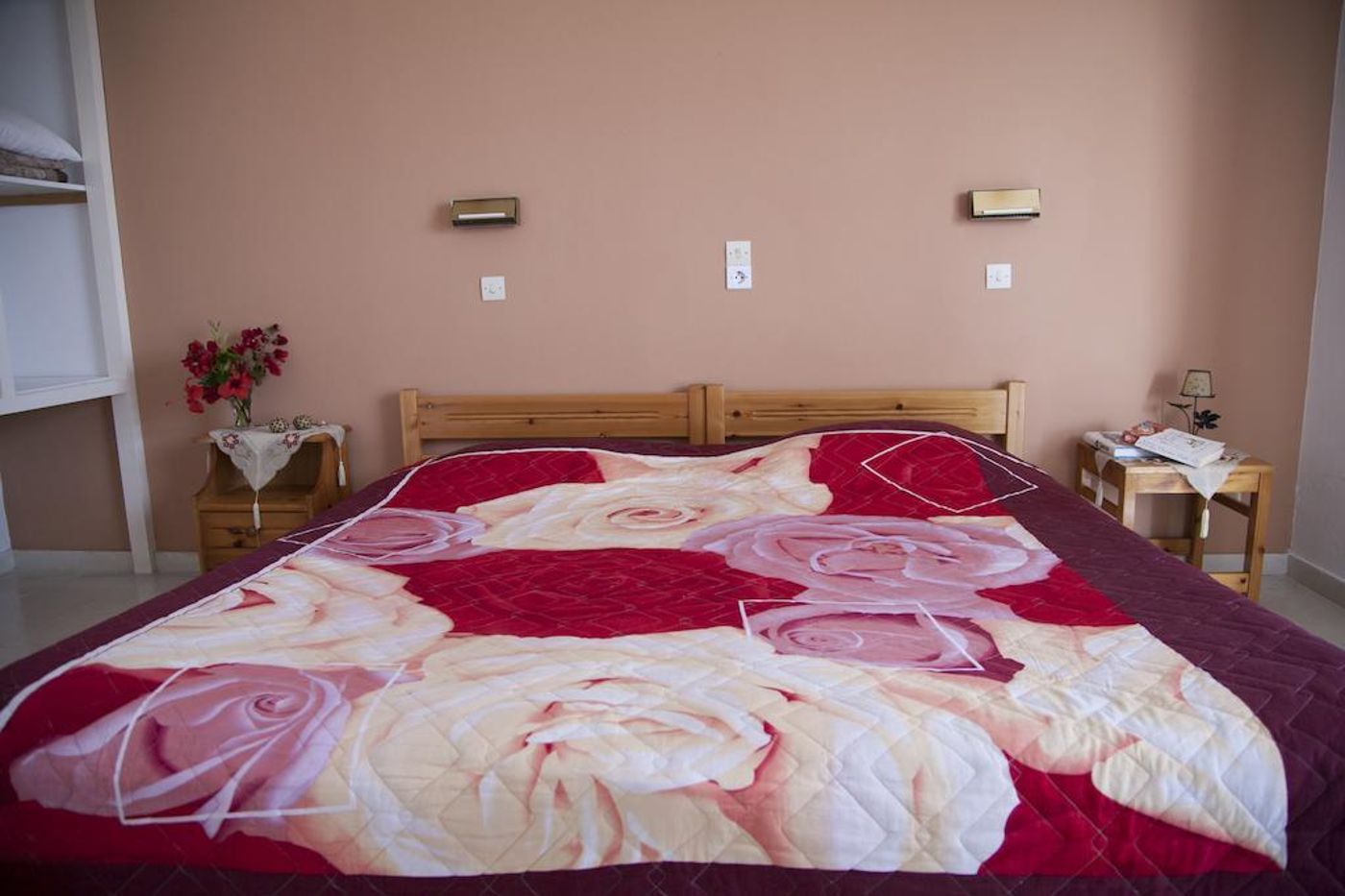 Manolis-Studios-Room-17