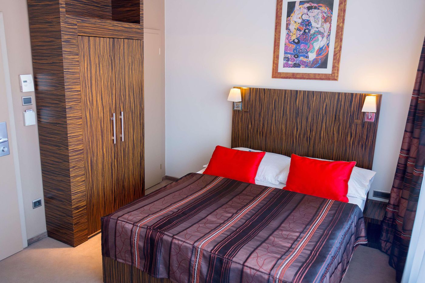 EA-Hotel-Crystal-Palace-Room-12