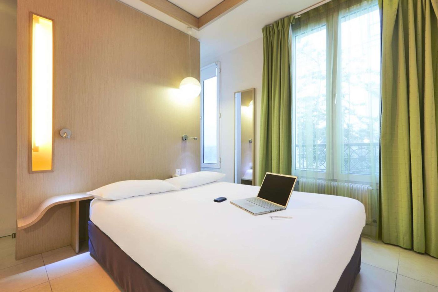 Kyriad-Par----s-10---Canal-Saint-Martin--R----publique-Room-45