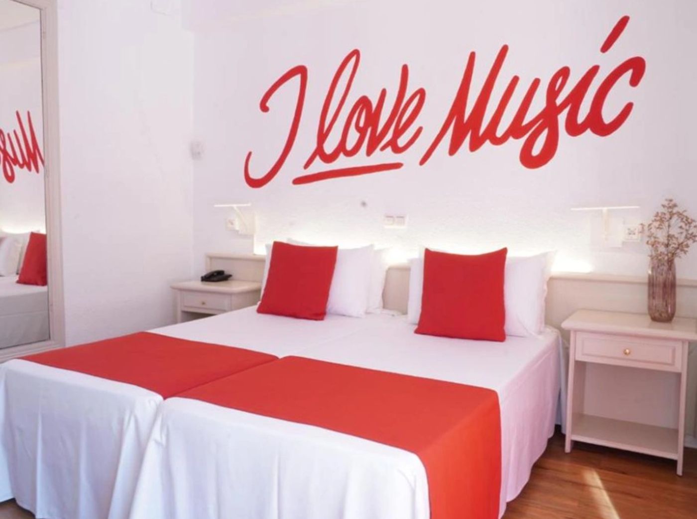 18.12.25 Lloret Vibe