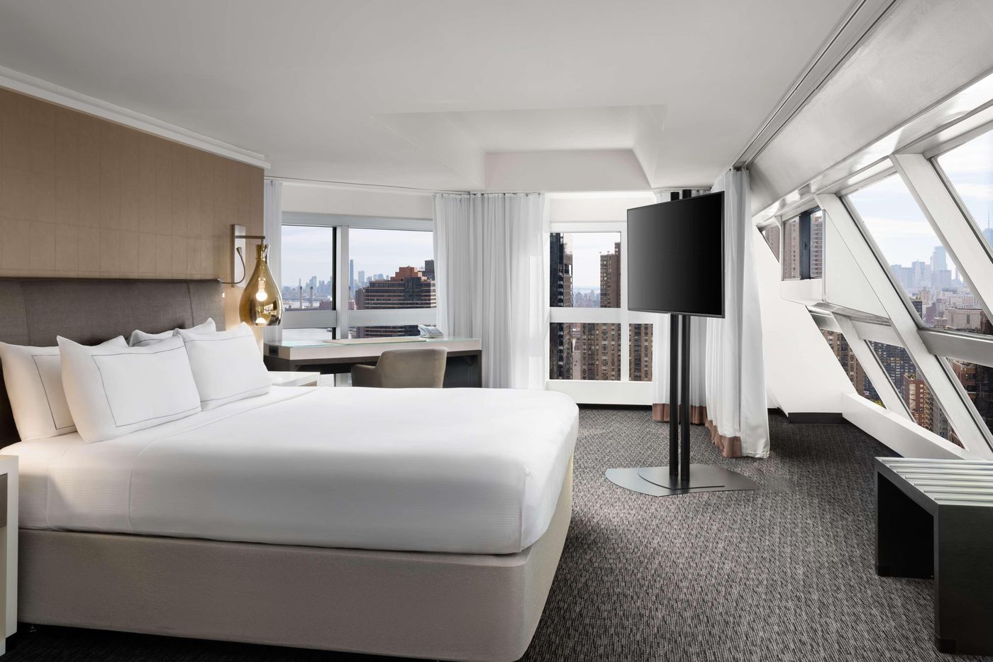 Millennium-Hilton-New-York-One-UN-Plaza-Room-30