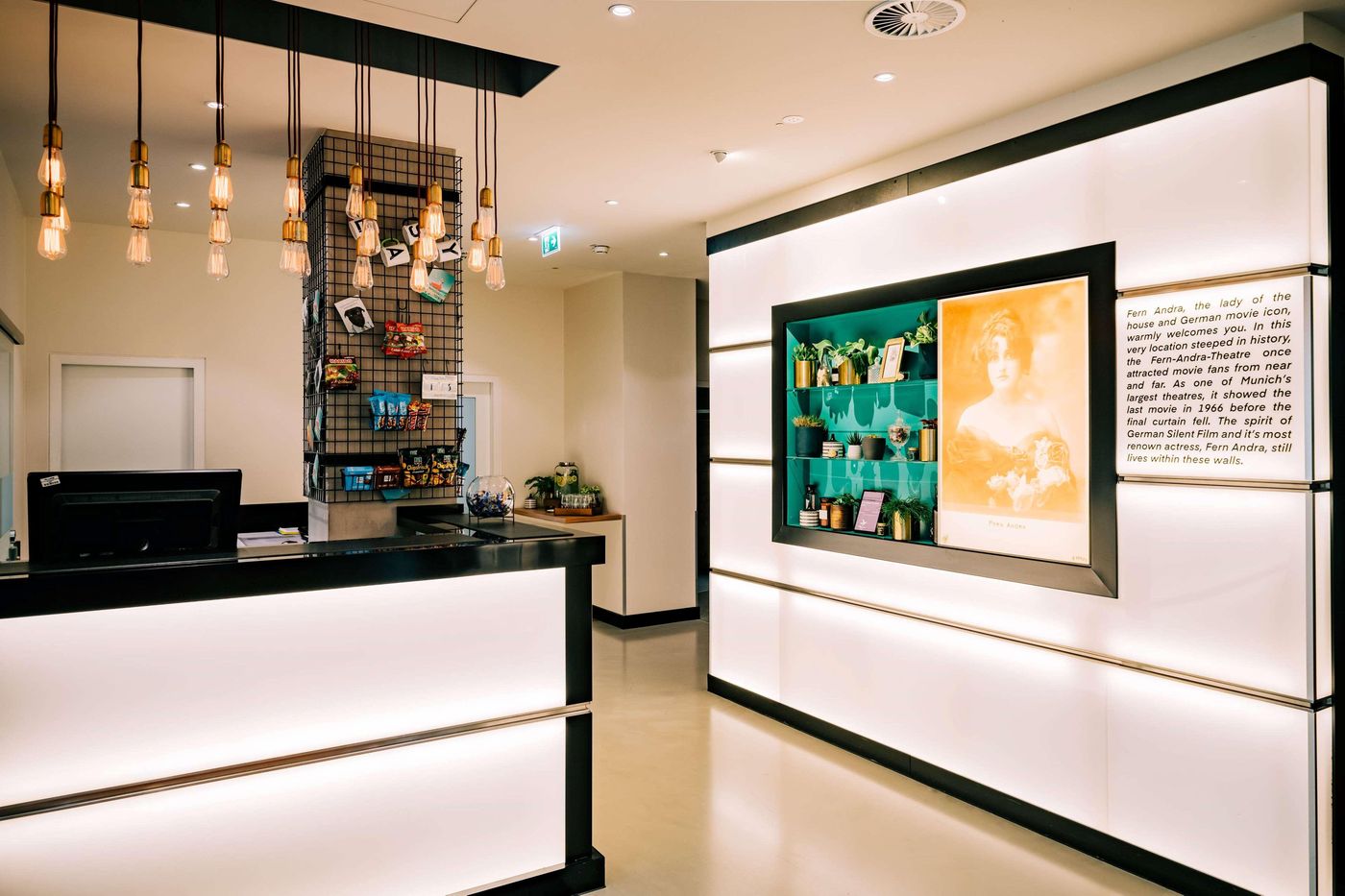 Vienna-House-Easy-by-Wyndham-Munich-Lobby-7