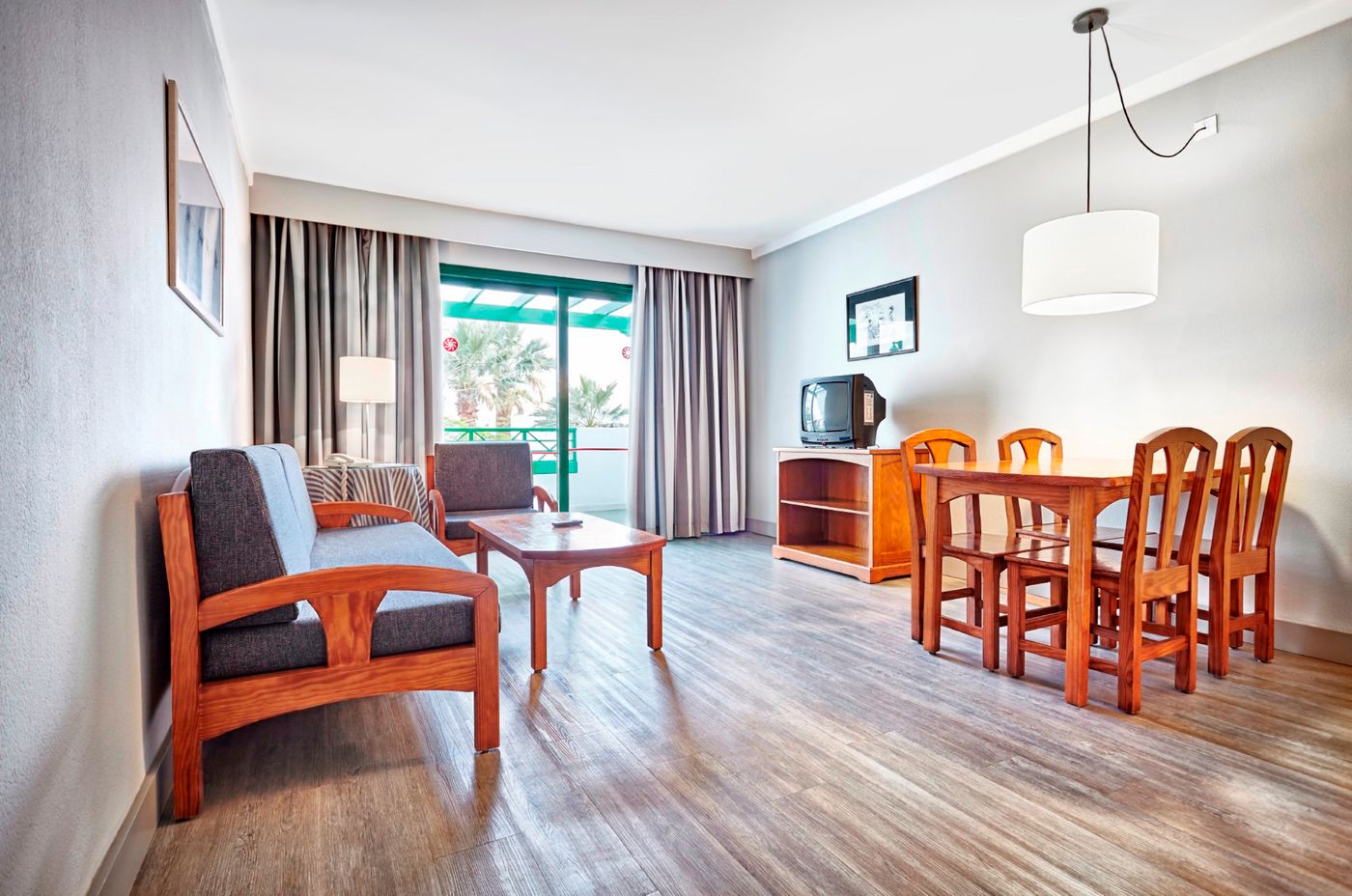 HG-Lomo-Blanco-Room-25