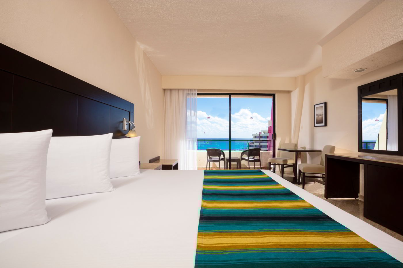 Crown-Paradise-Club-Cancun-Room-27