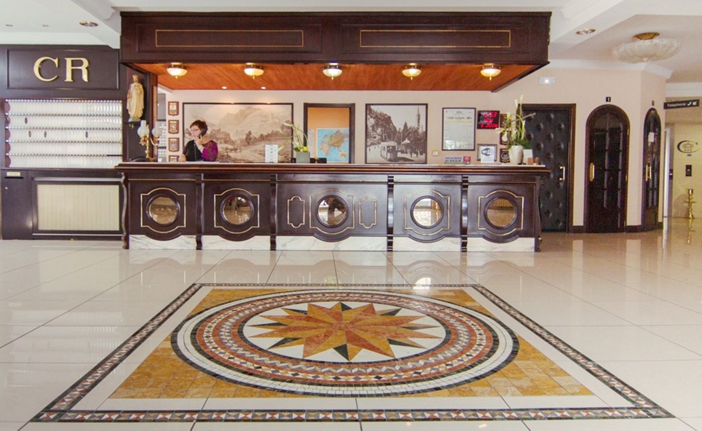 Christ Roi-France-lourdes-Lobby-5