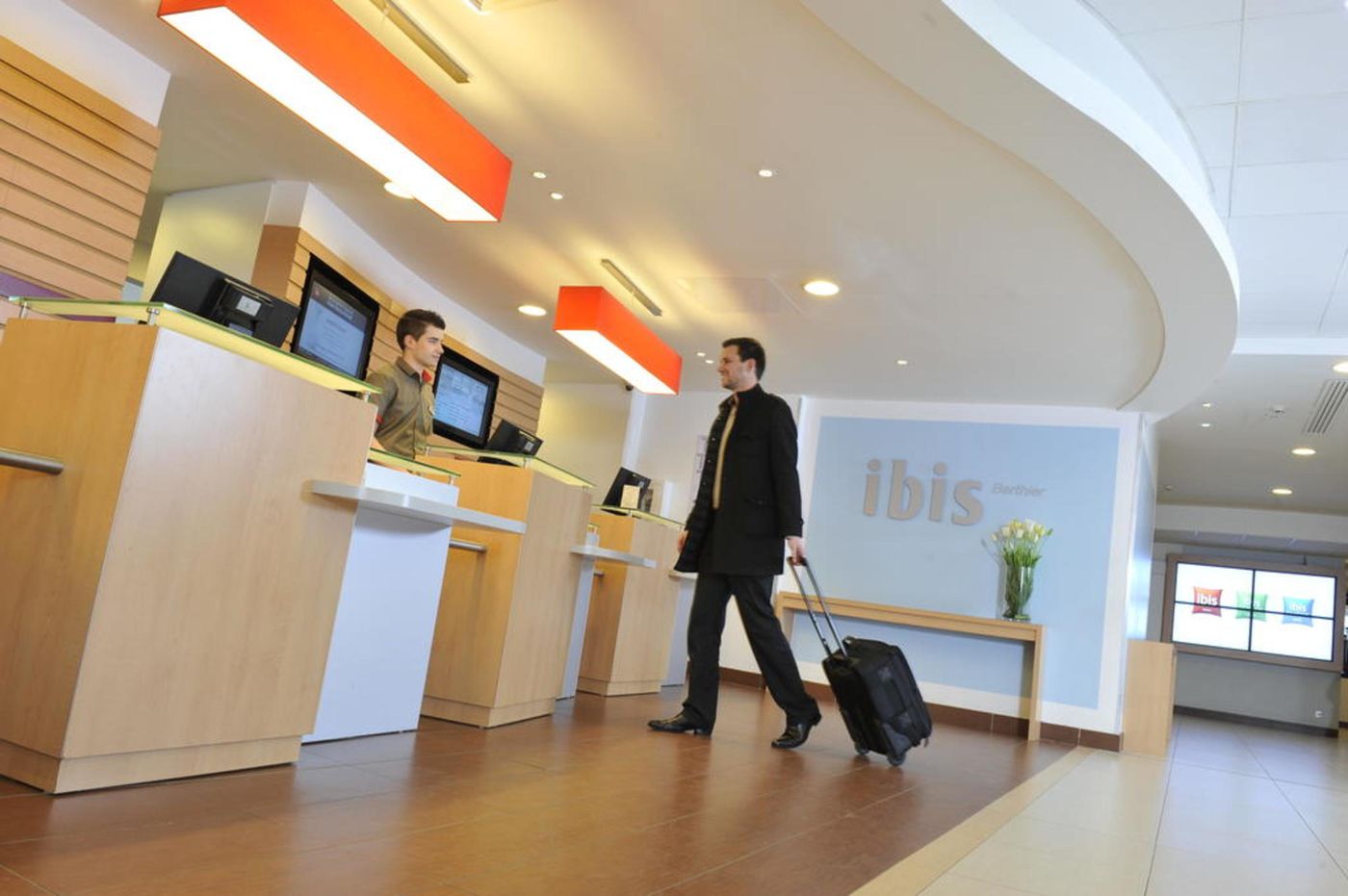 ibis-Paris-17-Clichy-Batignolles-Lobby-25
