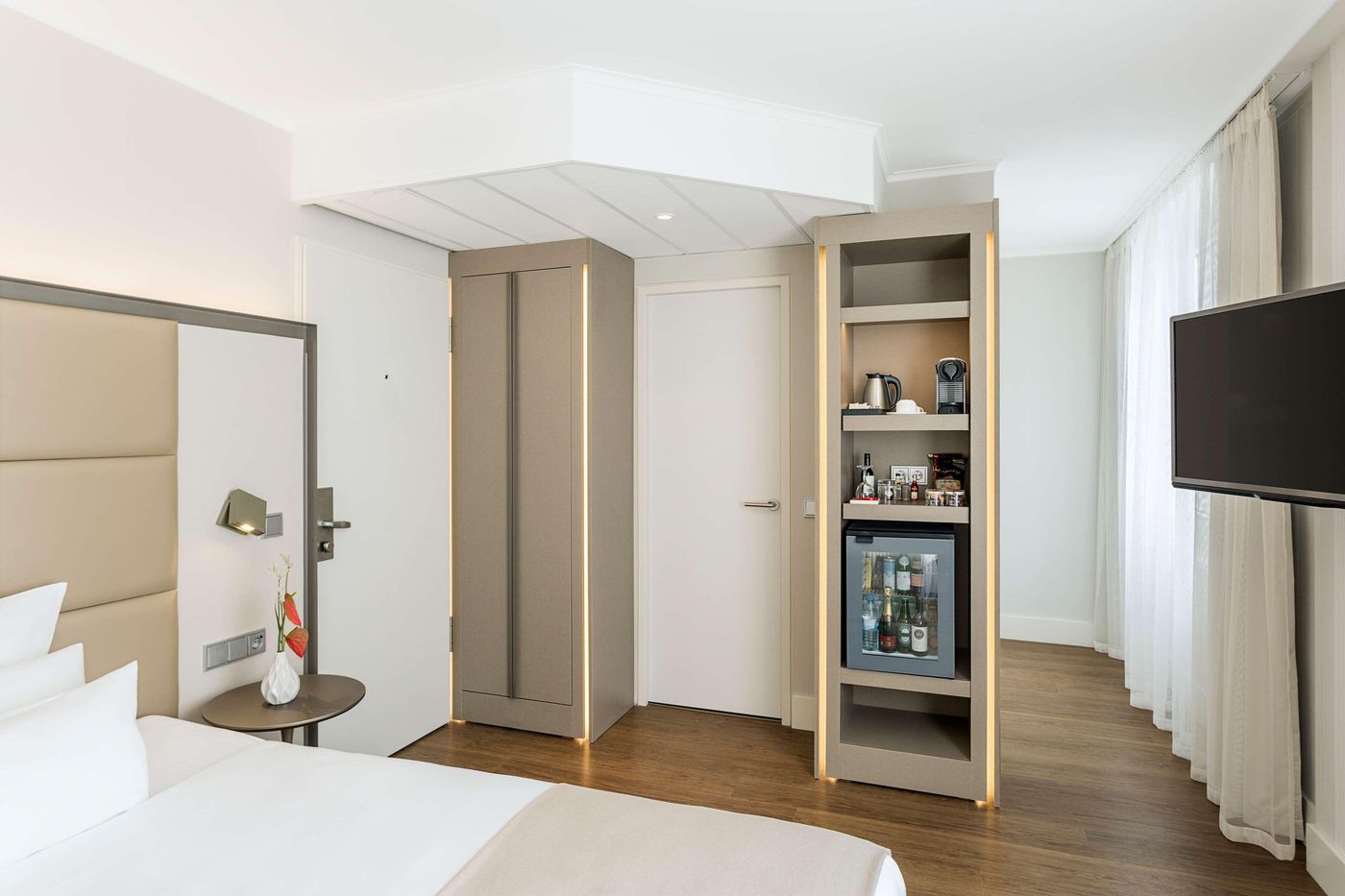 NH-Collection-Berlin-Mitte-am-Checkpoint-Charlie-Room-8