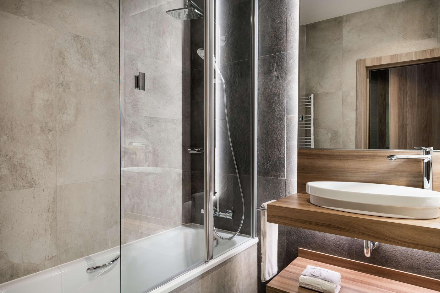 NH-Collection-Madrid-Gran-Via-Room-40