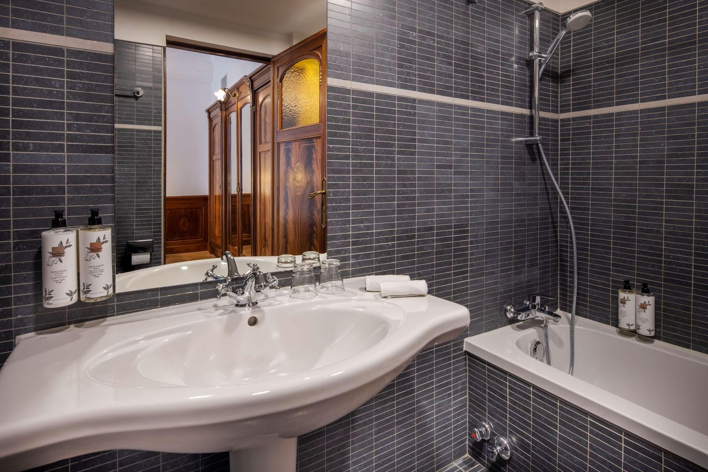 DoubleTree-by-Hilton-Brussels-City--Belgium-Room-56