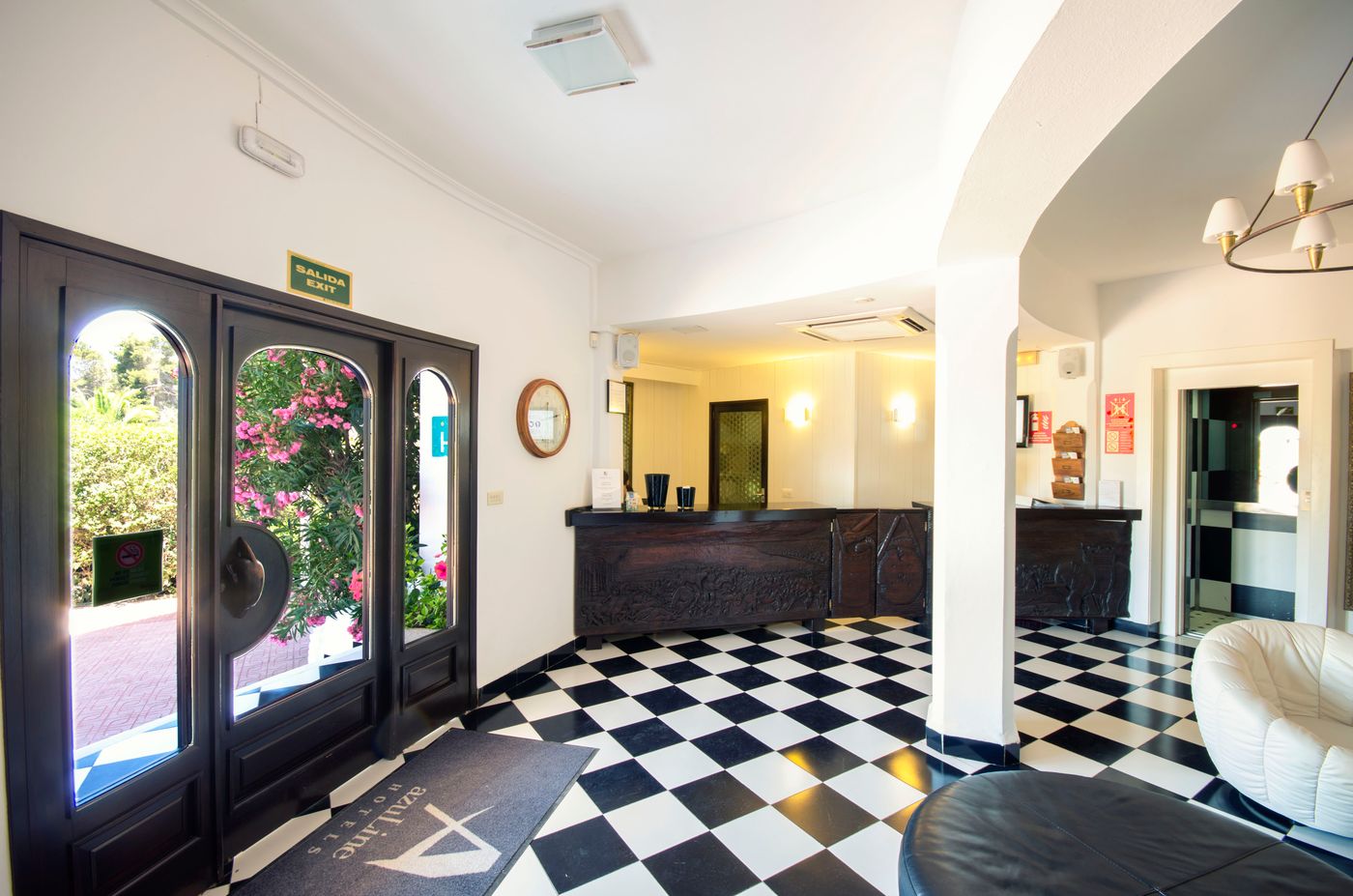 Azuline-Hotel-Galfi-Lobby-31