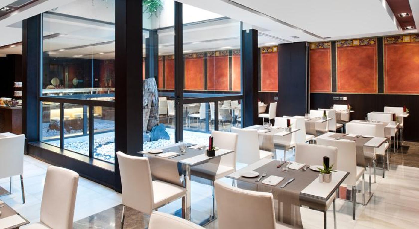 Catalonia Port Hotel