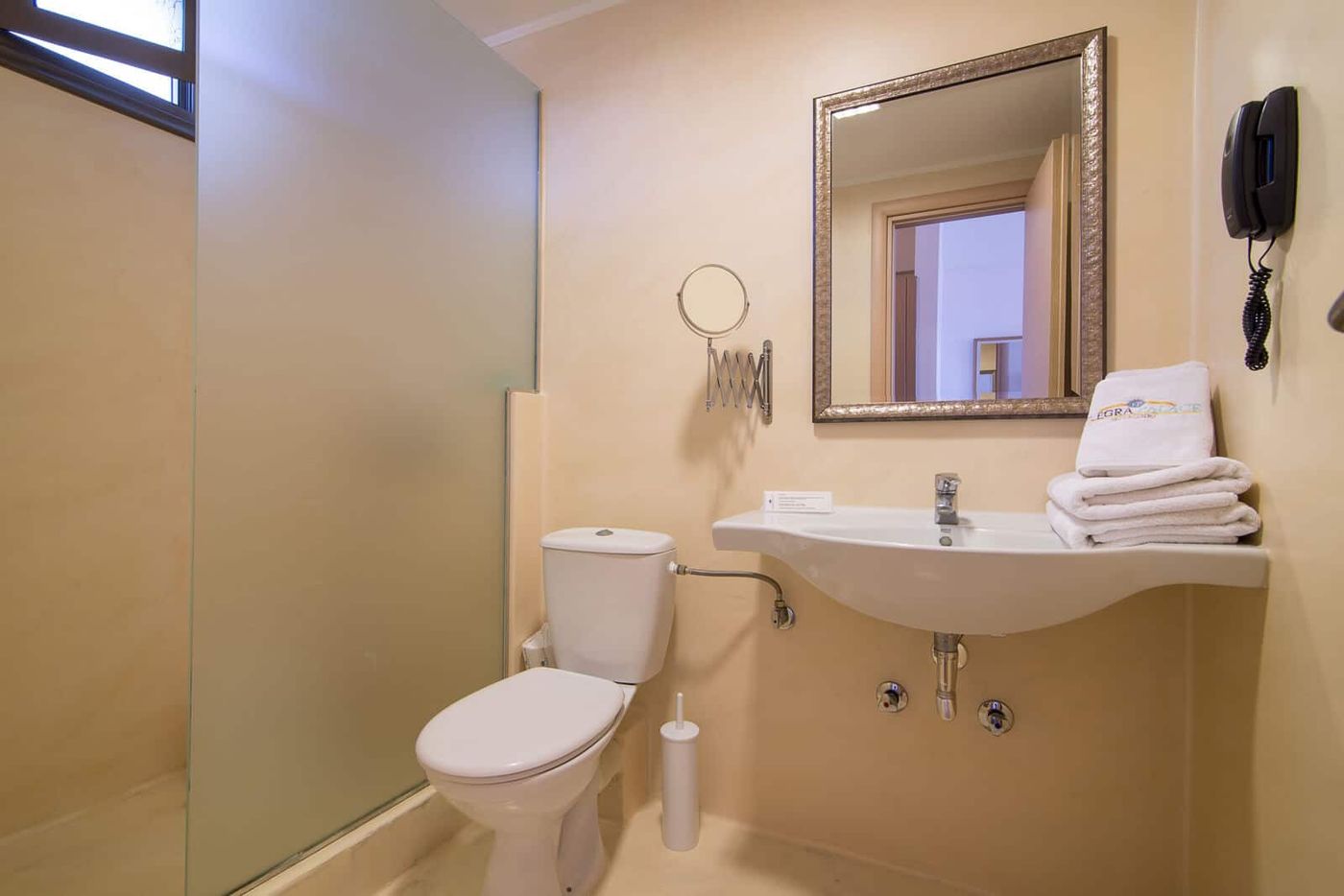 Flegra-Palace-Room-53