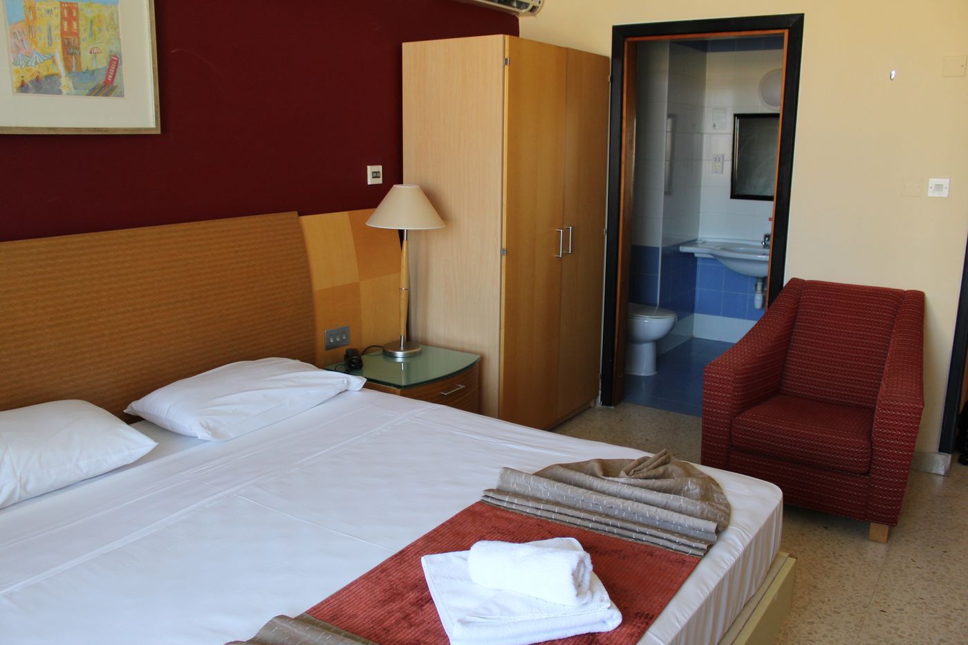 The-St-George-Park-Hotel-Room-17