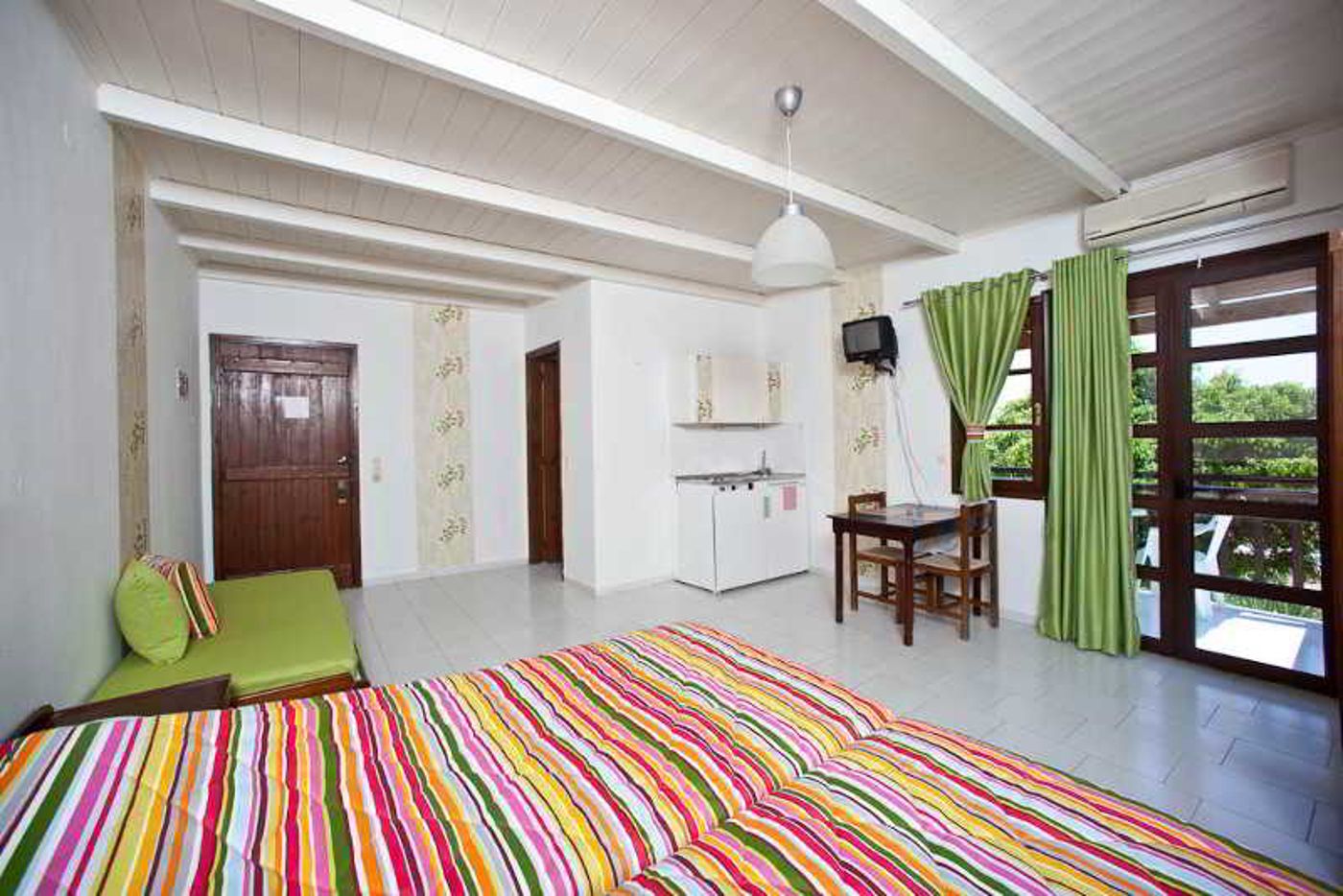 Ledra-Maleme-Room-32