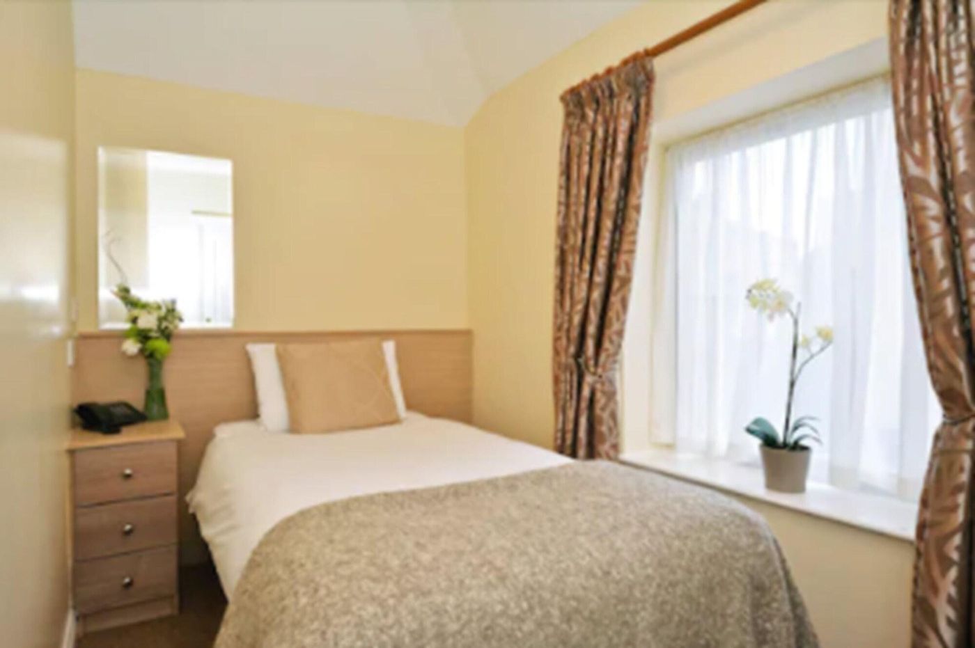 Celtic Lodge Guesthouse Restaurant Bar-Ireland-DUBLIN-Room-10