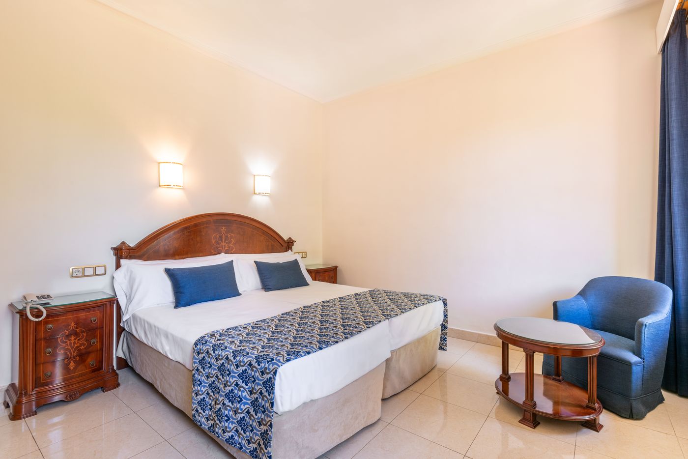 Hoteles-Globales-Reina-Cristina-Room-21