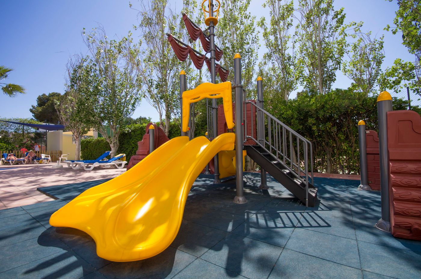 Azuline-Hotel-Bergantin-Sports-and-Entertainment-63