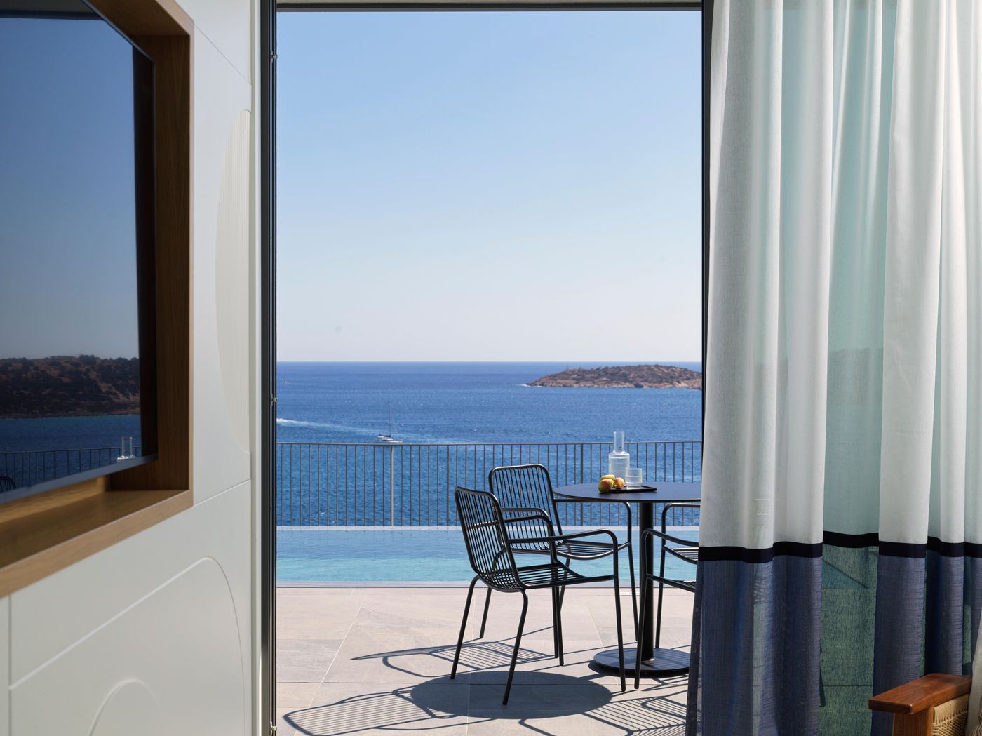 Avra-Collection-Hermes-Hotel-Room-86