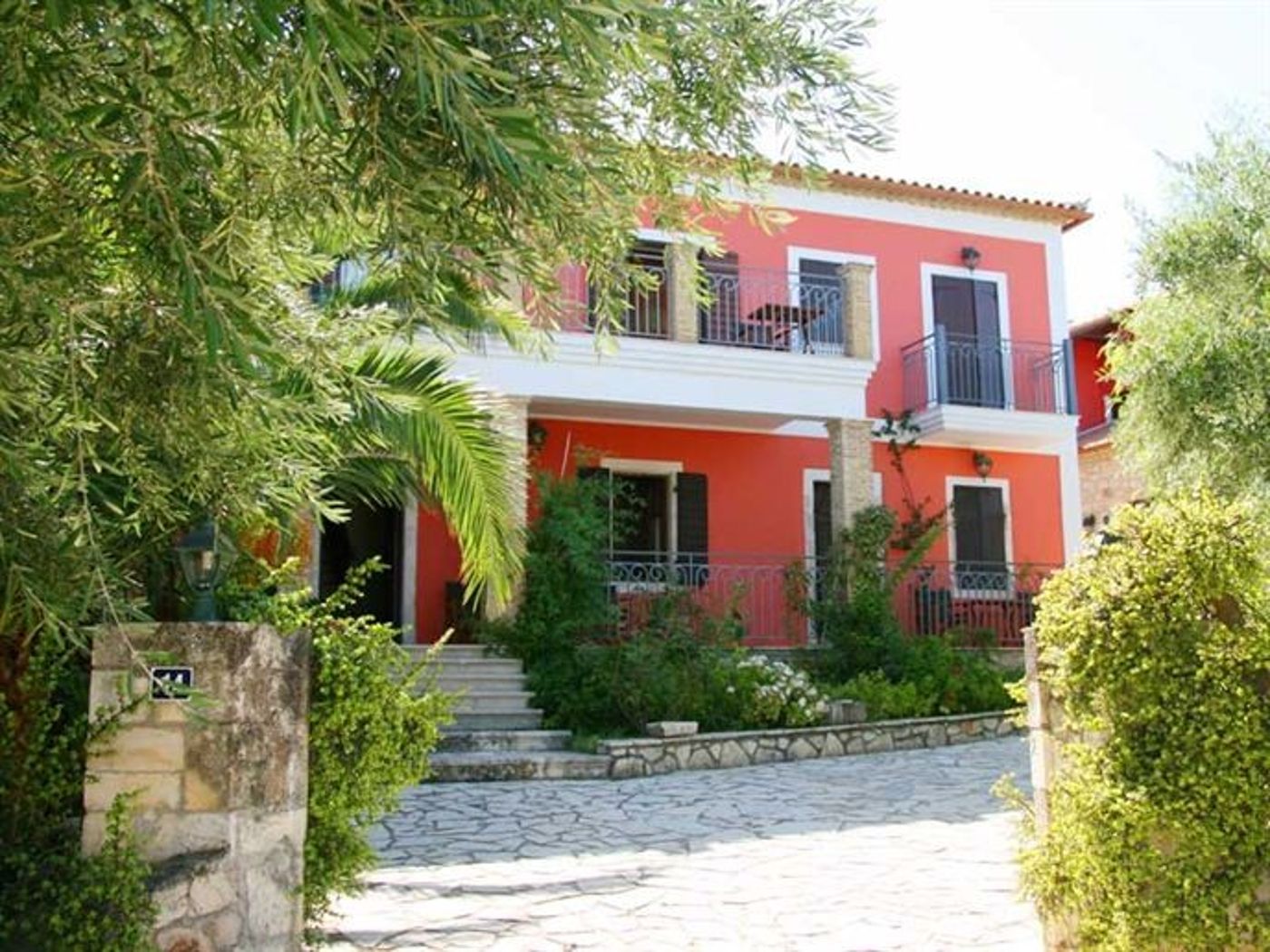 Anatoli Labreon Guesthouse