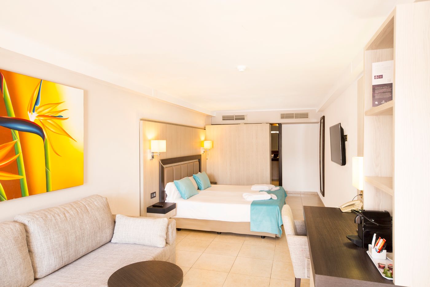 Club-Bahamas-Ibiza-Room-21