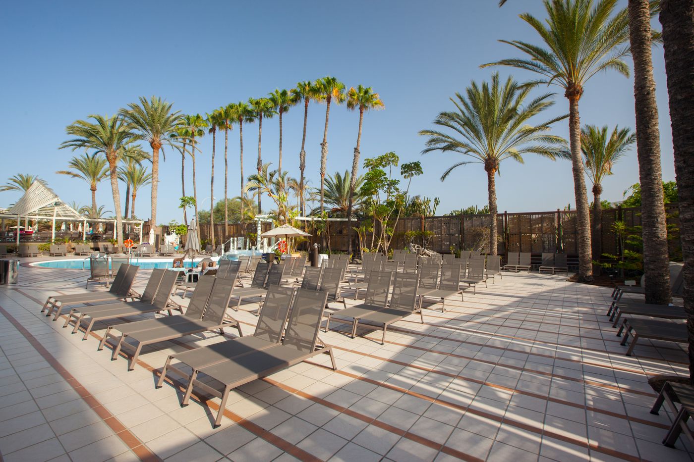 Abora-Continental-by-Lopesan-Hotels-Pool-12