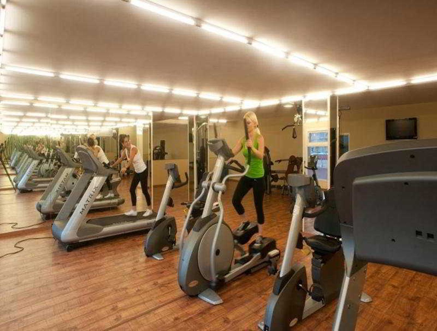 Palm-Plaza-Hotel---Spa-Sports-and-Entertainment-81