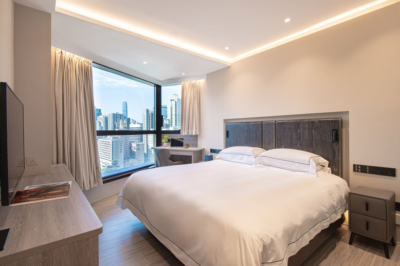 The-Emperor-Hotel-Room-3