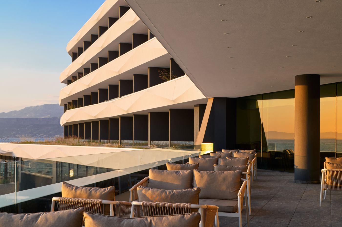 Grand-Hotel-View-Lobby-12