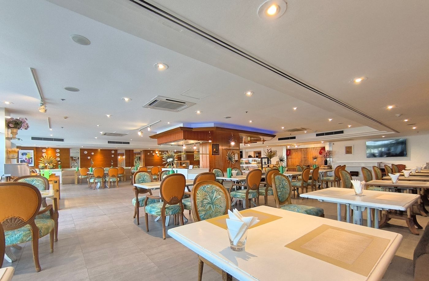 Bangkok-Lotus-Sukhumvit-33-By-Compass-Hospitalit-Restaurant-26