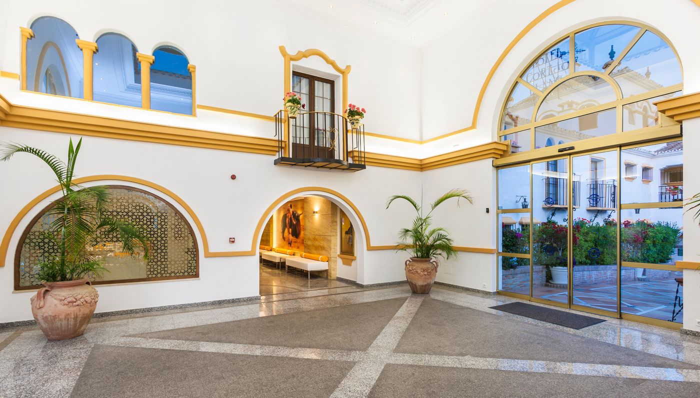 Hotel-Globales-Cortijo-Blanco-Lobby-37