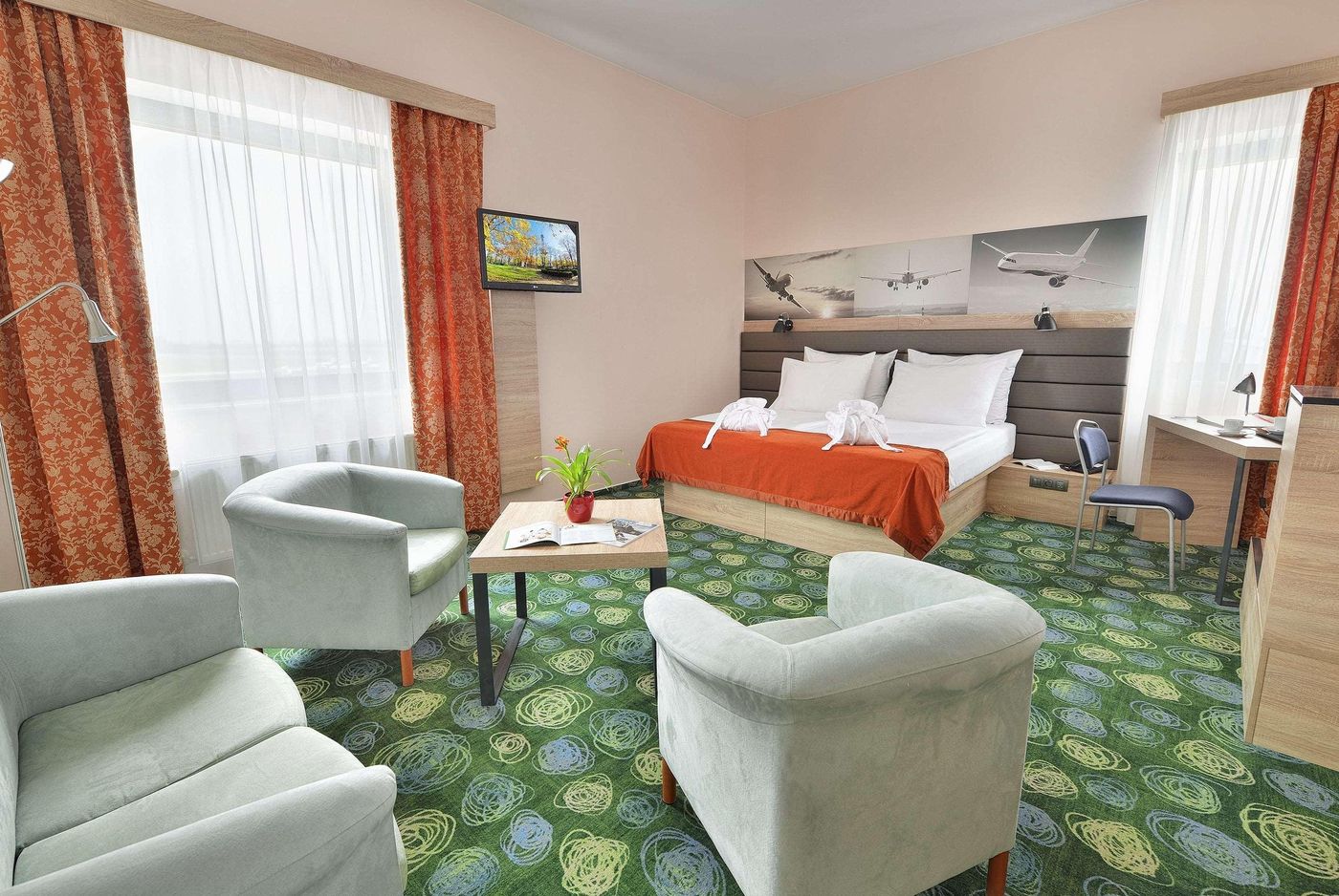 Ramada-Airport-Prague-Room-9