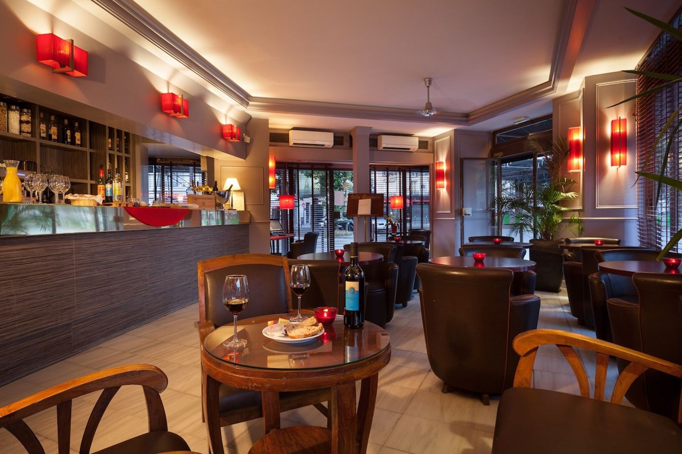 Eiffel-Villa-Garibaldi-Bar-1