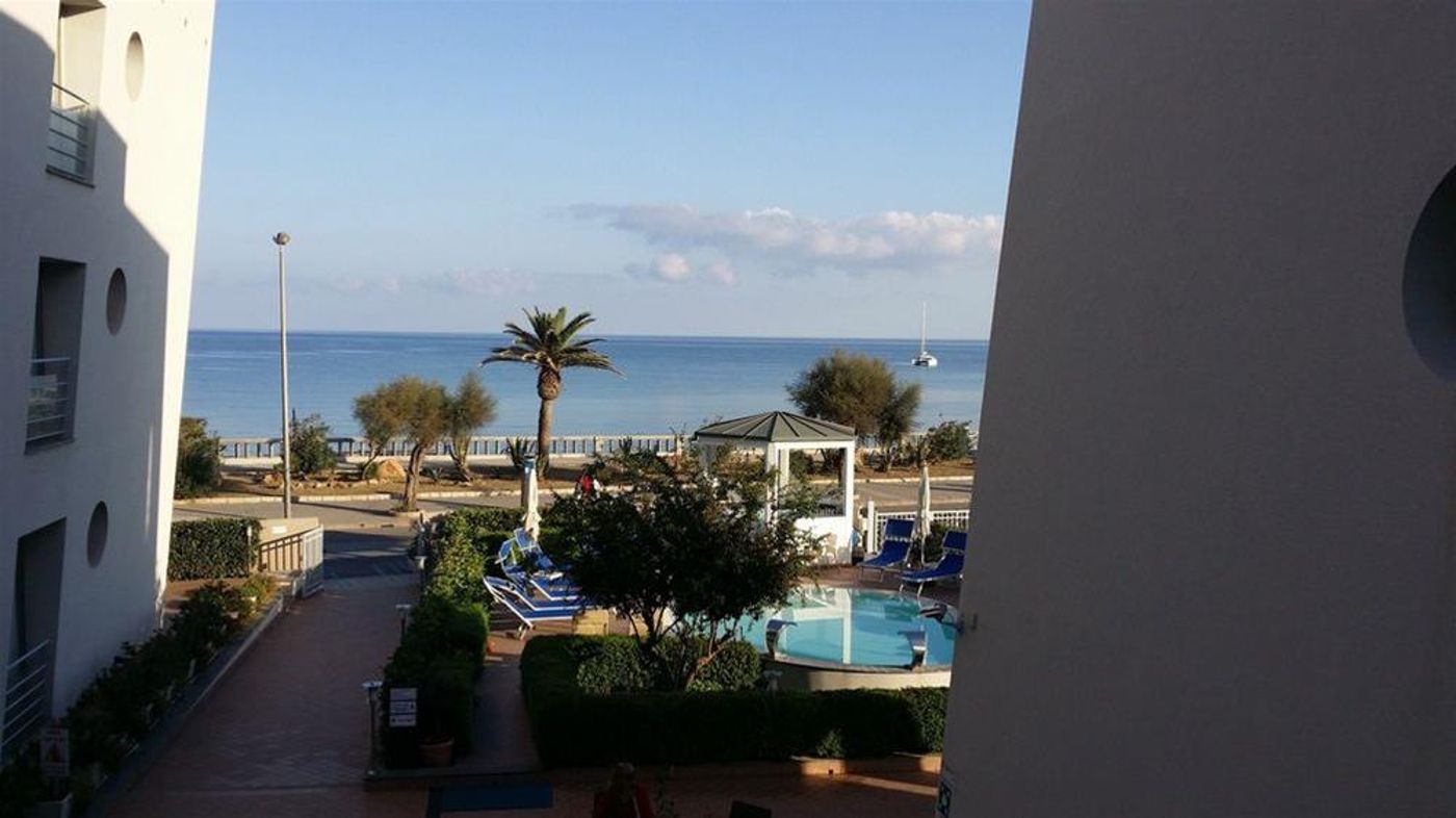 Astro-Suite-Hotel-General-view-38