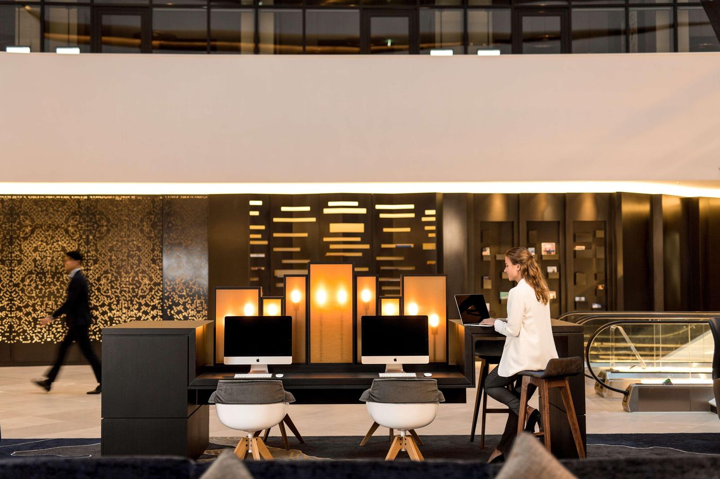Hilton-Amsterdam-Airport-Schiphol-Lobby-16