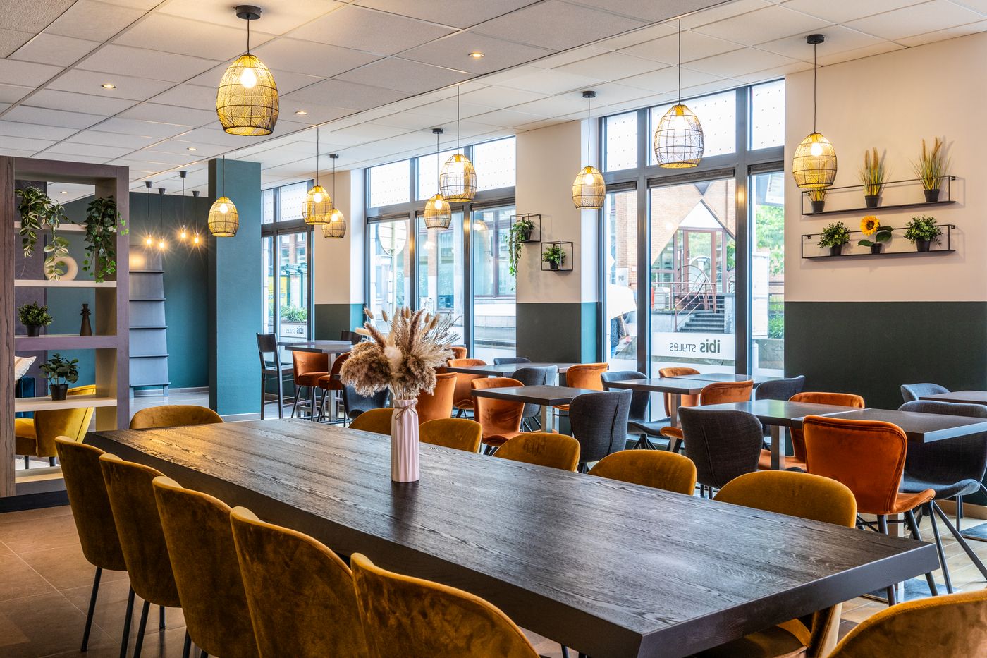 ibis-Styles-Brussels-Centre-Stephanie-Lobby-12