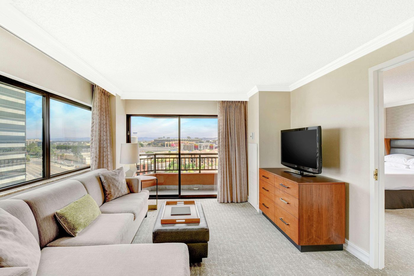 Embassy-Suites-by-Hilton-Anaheim-Orange-Room-20