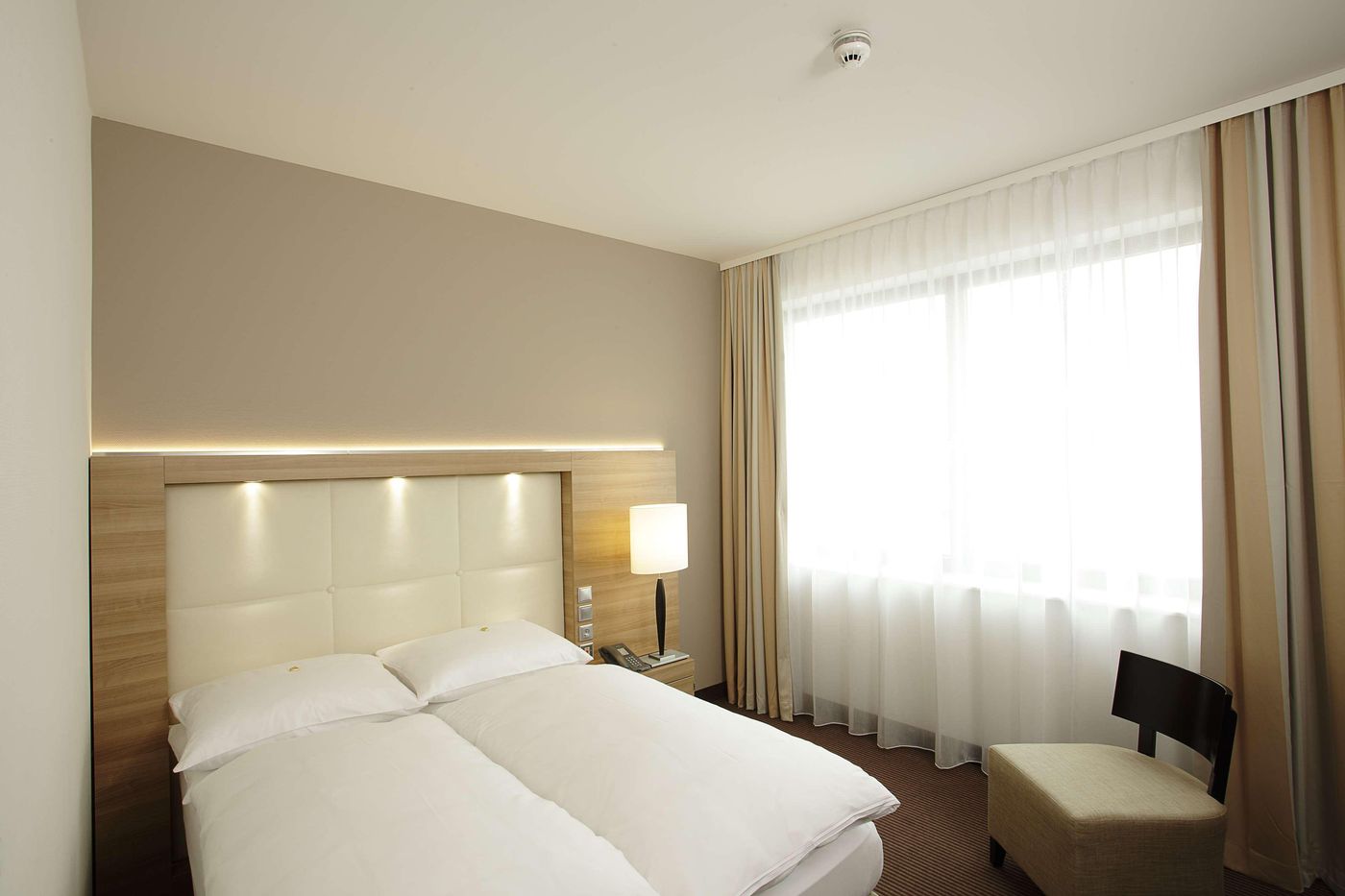 H4-Hotel-Berlin-Alexanderplatz-Room-15
