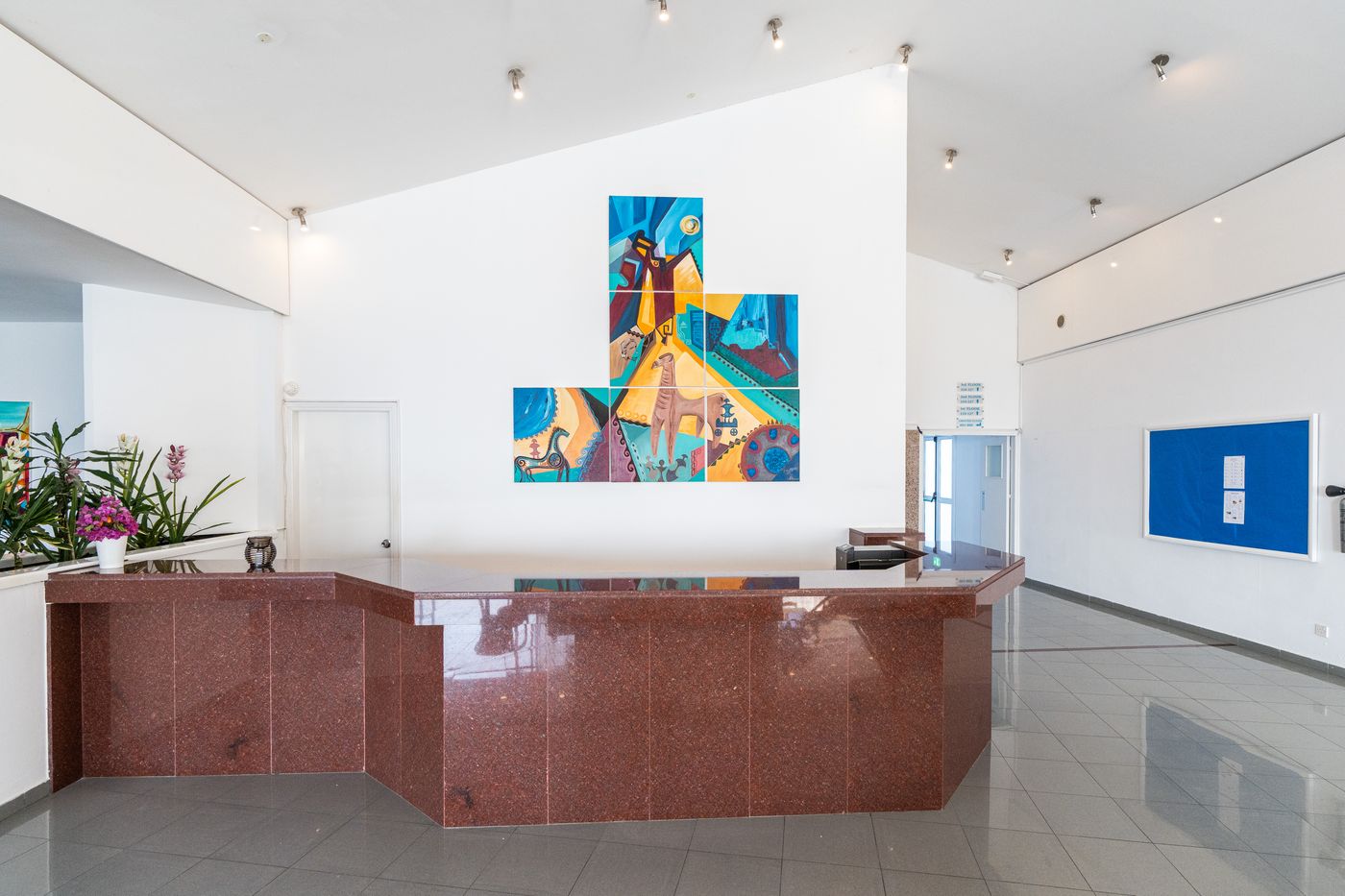 Adelais-Bay-Lobby-31