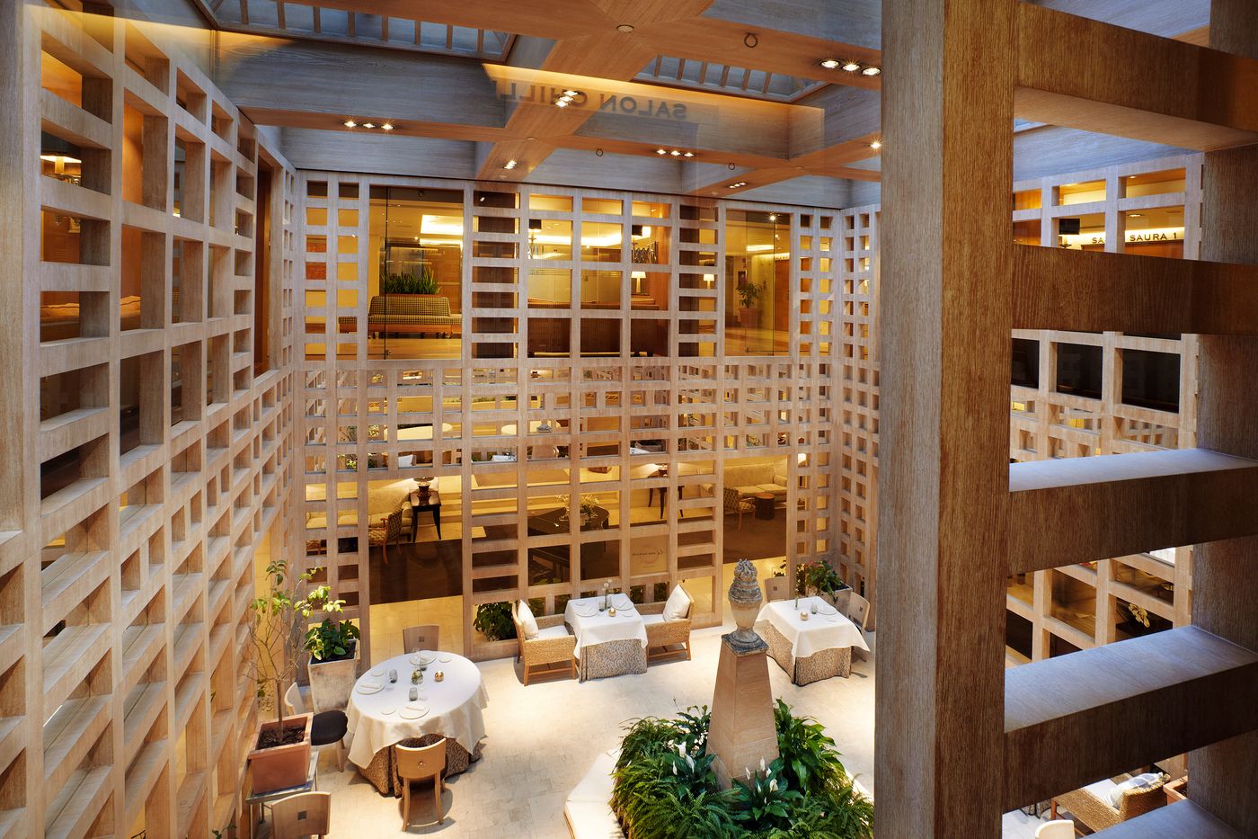 Hyatt-Regency-Hesperia-Madrid-Restaurant-14