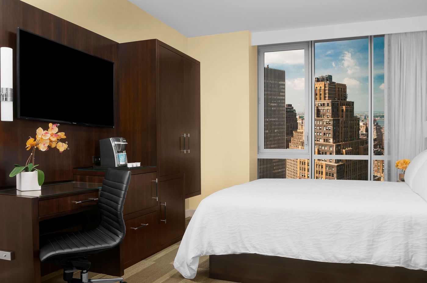 Hilton-Garden-Inn-New-York-Times-Square-Central-Room-23