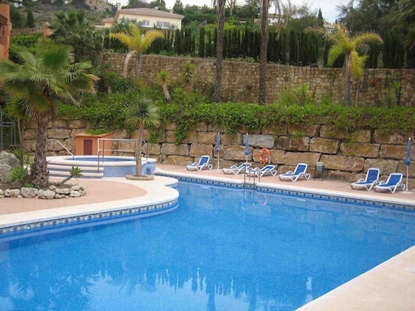 Royal-Suites-Marbella-Pool-17
